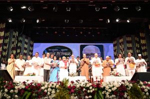 “महाराष्ट्राच्या राजकारणामध्ये विकासाच्या कामाला प्रोत्साहन देणारा नेता”