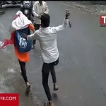 शहरातील सदाशिव पेठ भागात भरदिवसा एका तरुणीवर कोयत्याने वार करण्यात आले.